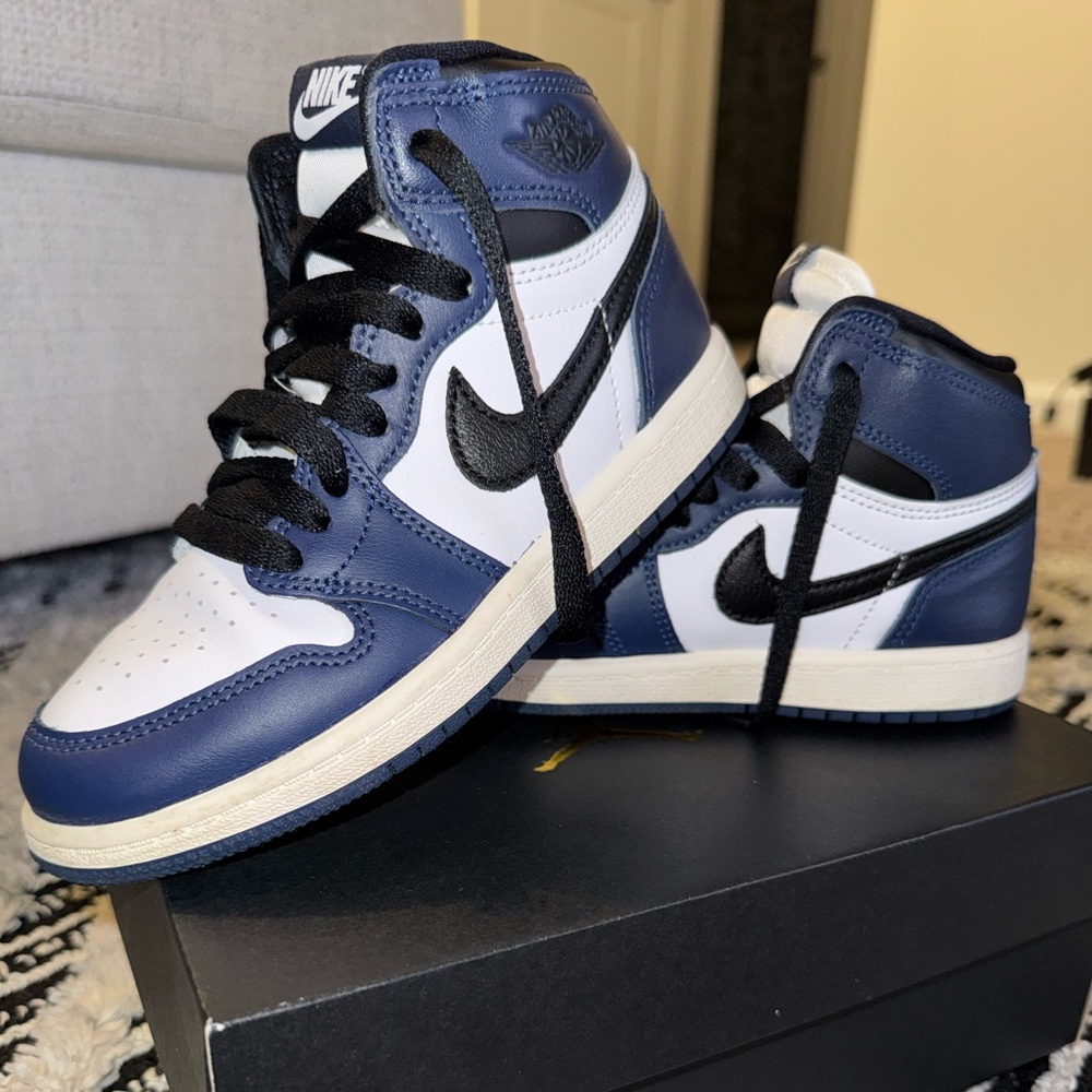 Kids Sz 1Y Retro 1 High Tops in Midnight Navy #nike #retro
